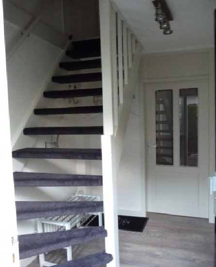 Flur_und_Treppe_zum_OG